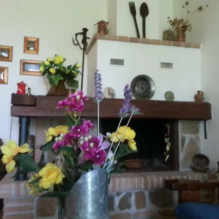 Agriturismo Il Vecchio Grillese مزرعة للإقامة