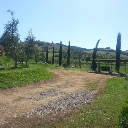 Agriturismo Il Vecchio Grillese مزرعة للإقامة