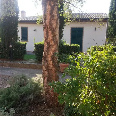 Agriturismo Il Vecchio Grillese مزرعة للإقامة